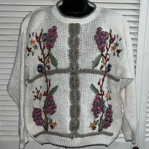 Vintage hand knitted embroidered floral sweater - Picture 1 of 11